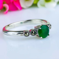 Anel de prata 925 com pedra natural ágata verde e marcassita (A2860) - comprar online