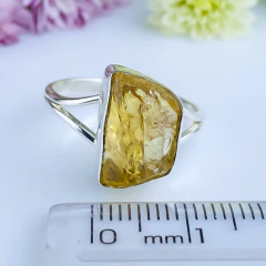 Imagem do Anel de prata 925 com pedra bruta natural citrino (A2372)