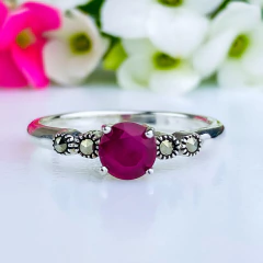 Anel de prata 925 com pedra natural ágata vermelha e marcassita (A2859)