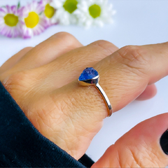 Anel de prata 925 com pedra bruta natural apatita (A2469)
