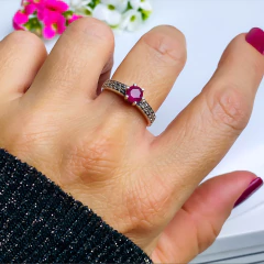 Anel de prata 925 com pedra natural ágata vermelha e marcassita (A2861)