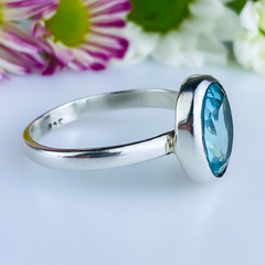 Anel de prata 925 com pedra natural topázio azul (A2461) na internet