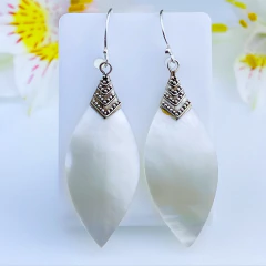 Brincos de prata 925 e madrepérola (B2417)