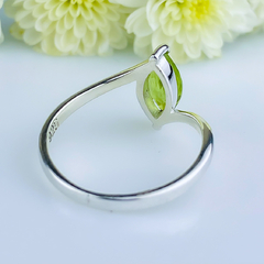 Anel de prata 925 com pedra natural peridoto (A2310) - loja online