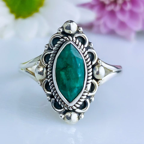 Anel de prata 925 com pedra natural esmeralda (A2743) - comprar online