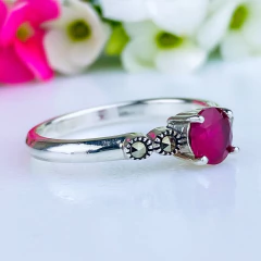 Anel de prata 925 com pedra natural ágata vermelha e marcassita (A2859) na internet