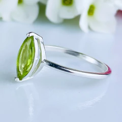 Anel de prata 925 com pedra natural peridoto (A2872) - loja online