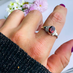 Anel de prata 925 com pedra natural granada (A2717)