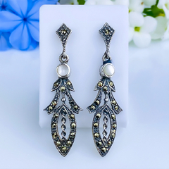 Brincos de prata 925 com madrepérola e marcassitas naturais (B2101) - comprar online