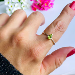 Anel de prata 925 com pedra natural peridoto (A2865)