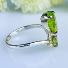 Anel de prata 925 com pedra natural peridoto (A2355) na internet