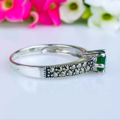 Anel de prata 925 com pedra natural ágata verde e marcassita (A2862) na internet