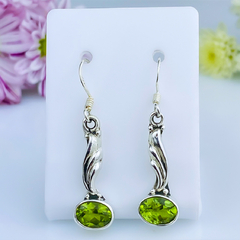 Brincos de prata 925 com pedra natural peridoto (B2162)