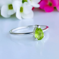 Anel de prata 925 com pedra natural peridoto (A2865) - comprar online