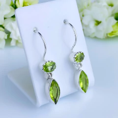 Brincos de prata 925 com pedra natural peridoto (B2266) - comprar online