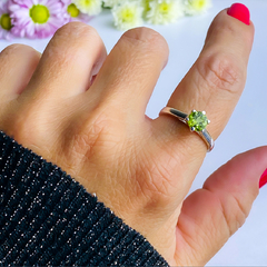Anel de prata 925 com pedra natural peridoto (A2360)