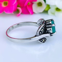 Anel de prata 925 com pedra natural esmeralda e marcassita (A2856) na internet