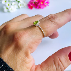 Anel de prata 925 com pedra natural peridoto (A2865) - comprar online