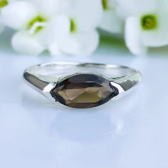 Anel de prata 925 com pedra natural quartzo fumê (A2884)