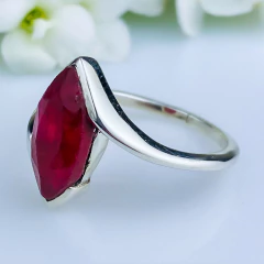 Imagem do Anel de prata 925 com pedra natural rubi (A2902)