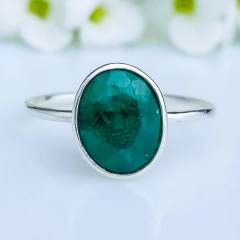 Anel de prata 925 com pedra natural esmeralda (A2921)