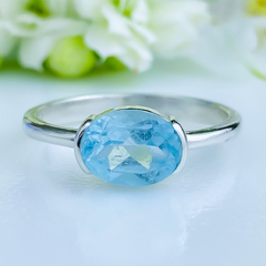Anel de prata 925 com pedra natural topázio azul (A2391)