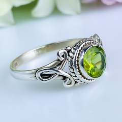 Anel de prata 925 com pedra natural peridoto (A2733) - comprar online