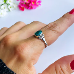 Anel de prata 925 com pedra natural esmeralda (A2882)