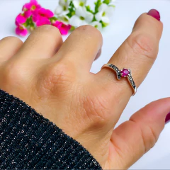 Anel de prata 925 com pedra natural ágata vermelha e marcassita (A2858)