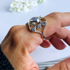 Anel de prata 925 com pedra da lua natural (A2933) na internet