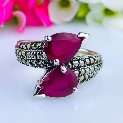 Anel de prata 925 com pedra natural ágata vermelha e marcassita (A2850)