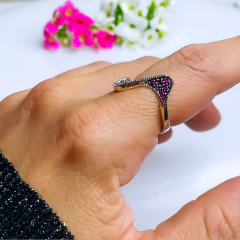 Anel de prata 925 com zircônias vermelhas e marcassitas (A2852)