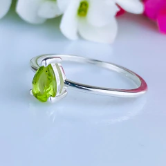 Anel de prata 925 com pedra natural peridoto (A2865) - loja online