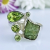 Anel de prata 925 com pedras naturais peridoto bruta e lapidada (A2476)