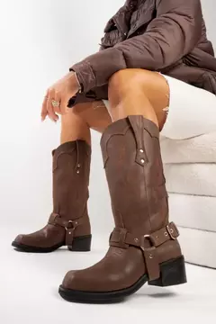 MADERIK CUERO en internet