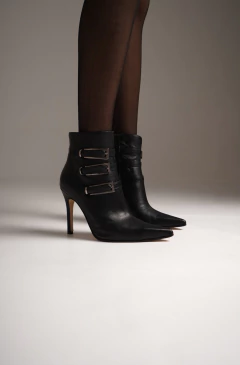 KIKI CUERO - Piecitos de angel