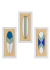 Conjunto de três quadros decorativos com pranchas de surfe estilizadas em azul e branco, emoldurados em branco.