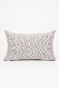 Almofada retangular em linho com textura em tons cinza e offwhite