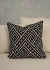 Almofadas decorativas em tons cobre e preto