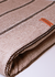 Peseira Paris marrom mocha 65cm x 2.50m dobrada com detalhes em linhas pretas