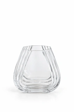 Vaso de vidro transparente com design lapidado e formato geométrico