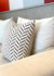 Almofada Chevron Cinza & Branco Quadrada - Cazachic | Almofadas Exclusivas