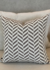 Almofada Chevron Cinza & Branco Quadrada - comprar online