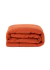 Edredom 230 fios na cor cobre, dobrado, exibindo textura e cor vibrante.