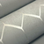 Zoom do Papel de Parede Geométrico Grade Cinza com Fio Metálico - 9,5 metros | 210671 - Coleção Gold | Cola Grátis