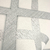 Zoom do Papel de Parede Geométrico Gelo e Cinza com Brilho para Decoração de Sala - Coleção Lord II - 272-7264 | 9,50 metros | Cola Grátis