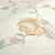 Efeito do Papel de Parede Floral Bege e Pêssego Brilho - Coleção Classic Designs - 10 metros | 2890701 - Ciça Braga