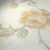 Brilho do Papel de Parede Floral Bege e Pêssego Brilho - Coleção Classic Designs - 10 metros | 2890701 - Ciça Braga