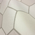 Mais detalhes do Papel de Parede Geométrico Colmeia Bege e Cinza Brilho - Coleção Metropolis 3 300105 | 10 metros | Cola Grátis - Ciça Braga