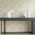 Ambiente decorado com o Papel de Parede Concreto Bege Claro com Leve Brilho - Coleção Texture III 3013 | 10 metros | Cola Grátis - Ciça Braga